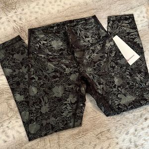 Lululemon Wunder Train HR tight 25” Foil Sz 8